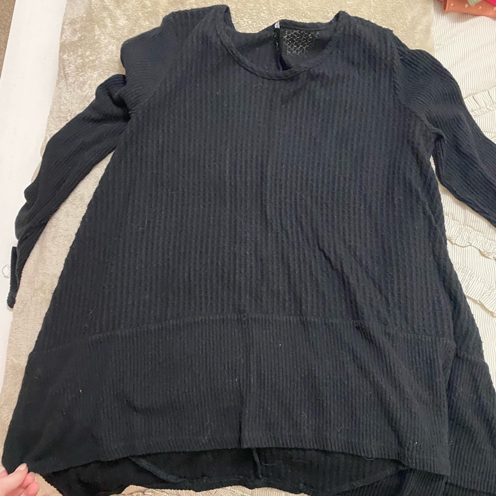 Simple Black Sweater🖤🖤🖤